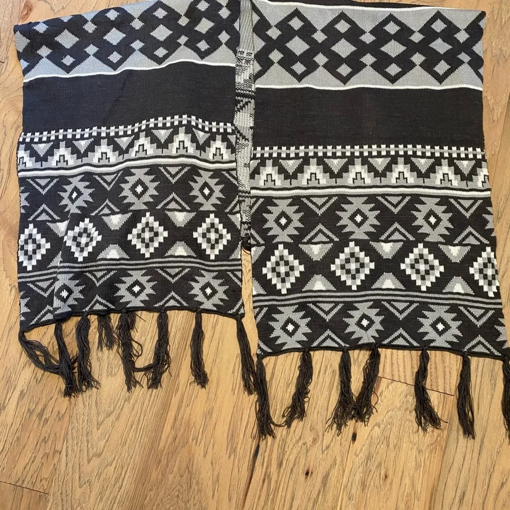 Grey Scale Aztec Print Cape